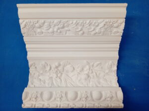 DP 1060 - LARGE ACORN WITH EGG AND DART CORNICE